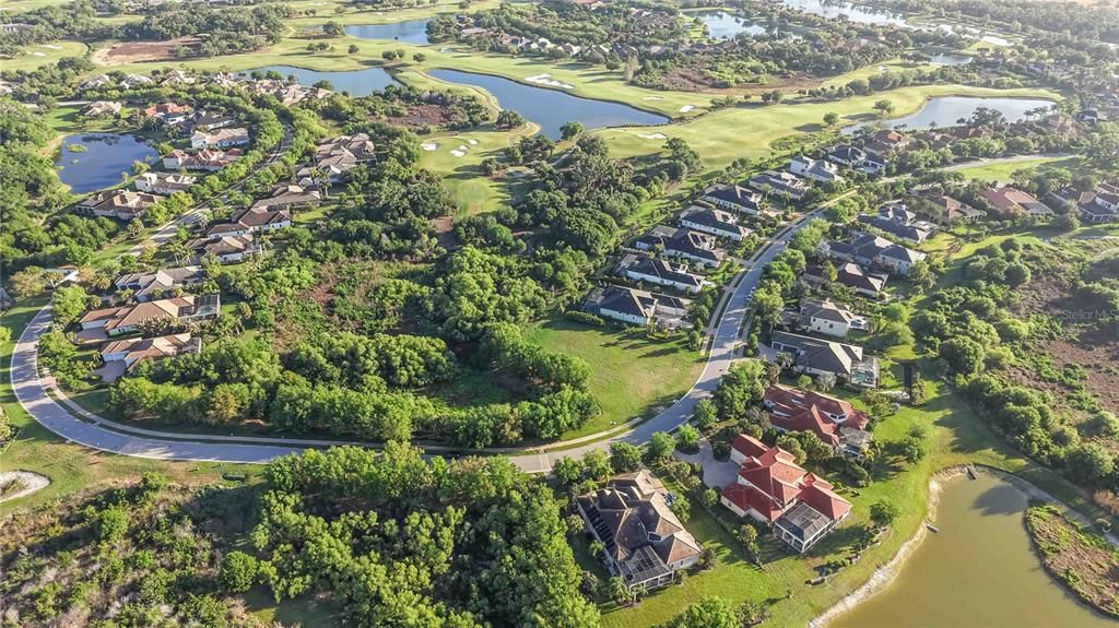 待售: $700,000 (0.54 acres)