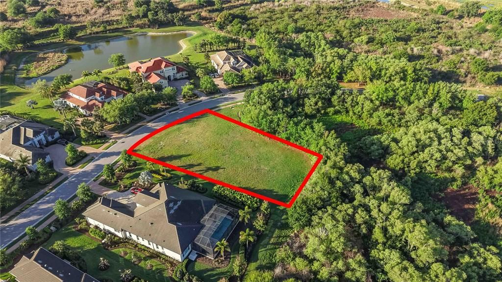 待售: $700,000 (0.54 acres)