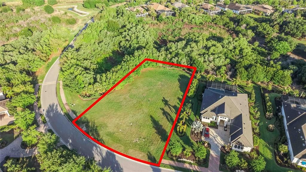 待售: $700,000 (0.54 acres)