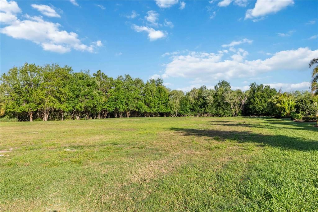 待售: $700,000 (0.54 acres)