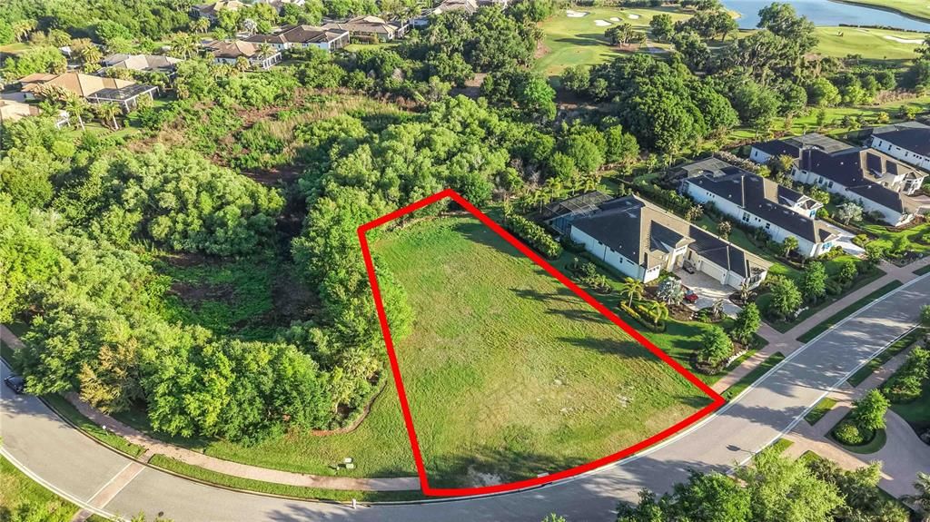 待售: $700,000 (0.54 acres)