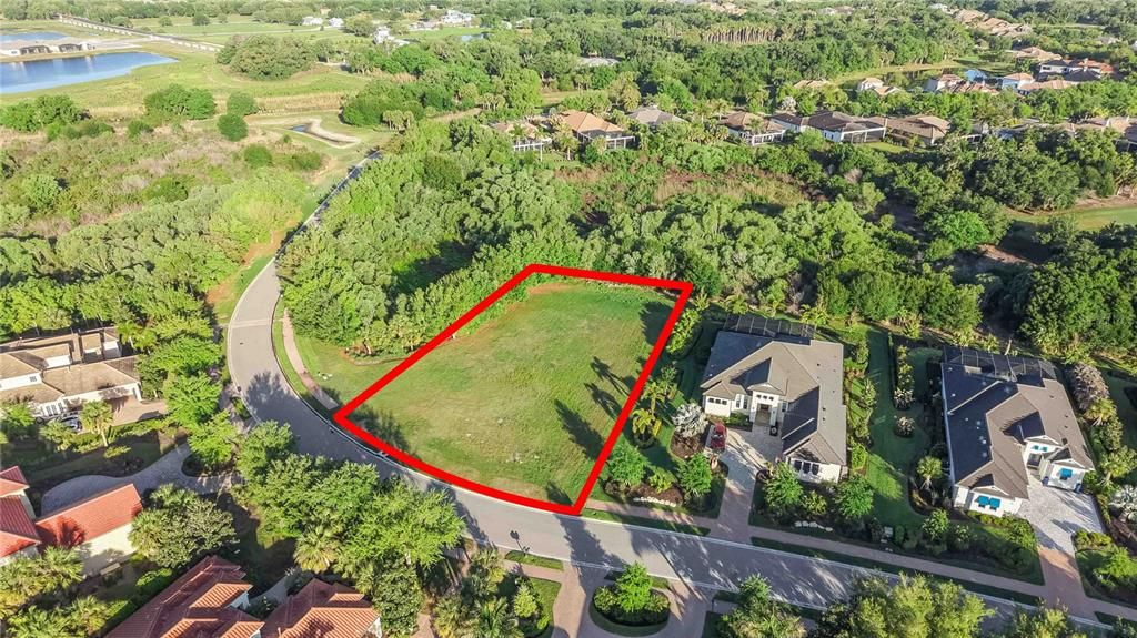 待售: $700,000 (0.54 acres)