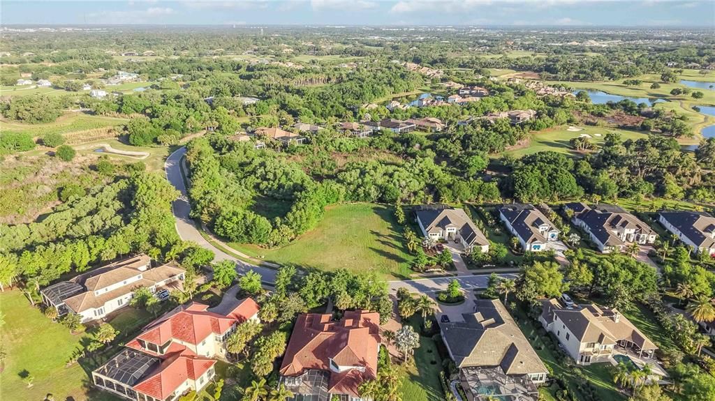 待售: $700,000 (0.54 acres)