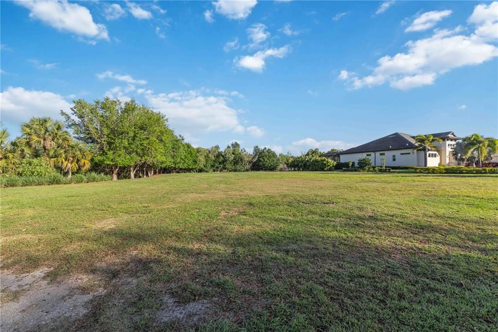 待售: $700,000 (0.54 acres)