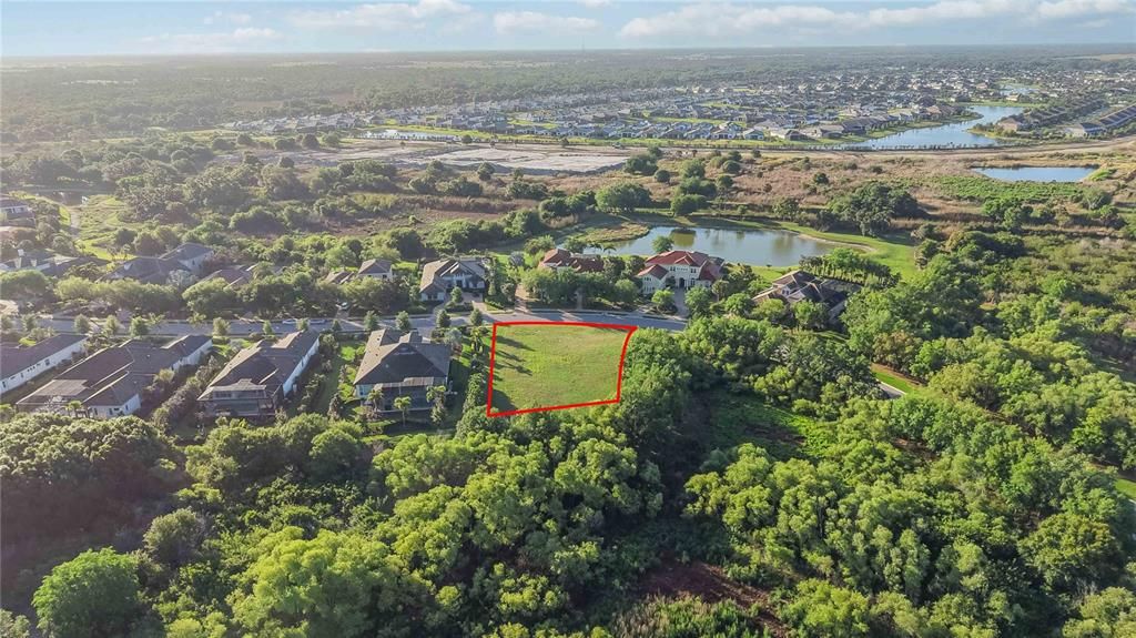 待售: $700,000 (0.54 acres)