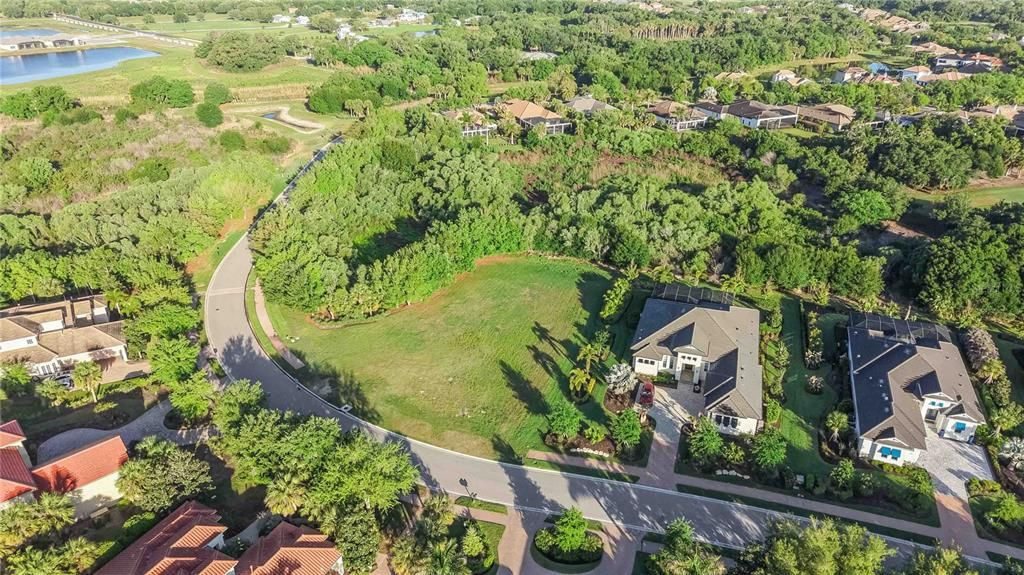 待售: $700,000 (0.54 acres)