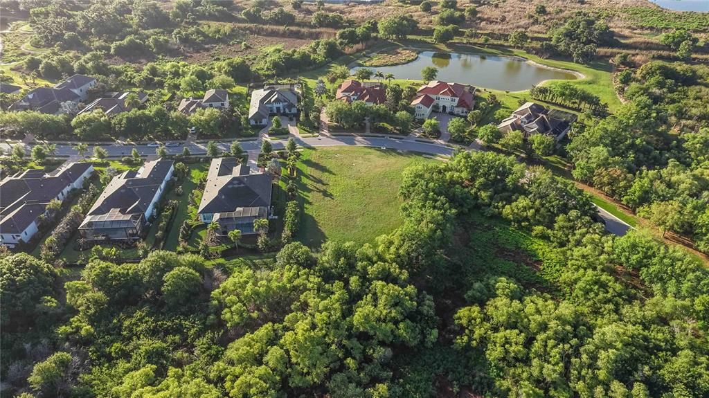 待售: $700,000 (0.54 acres)