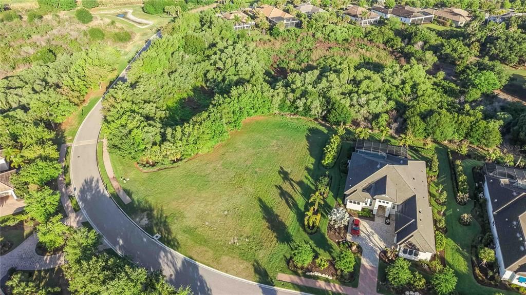 待售: $700,000 (0.54 acres)
