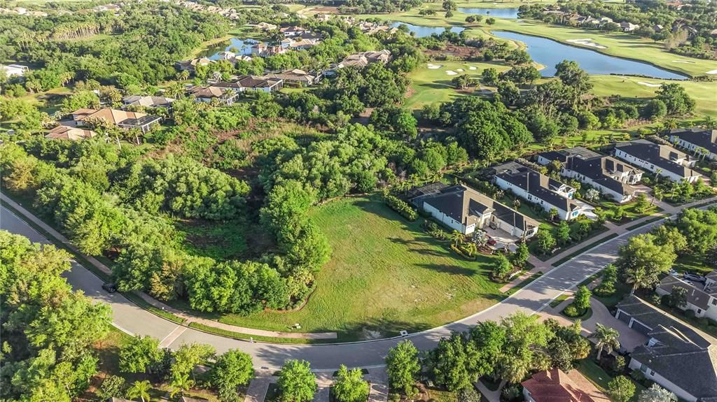 待售: $700,000 (0.54 acres)
