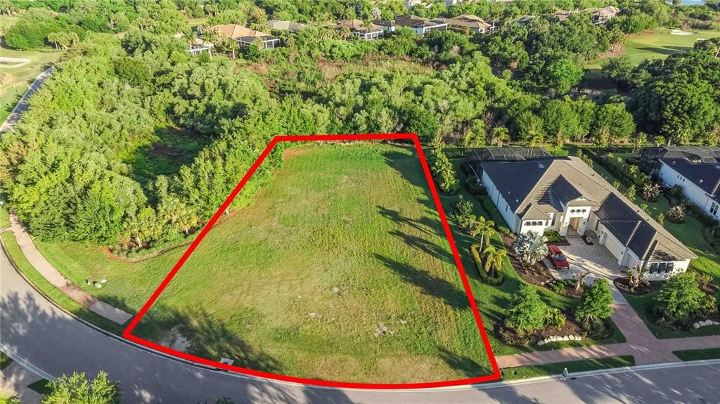 待售: $700,000 (0.54 acres)