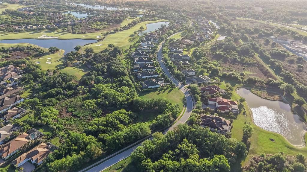 待售: $700,000 (0.54 acres)