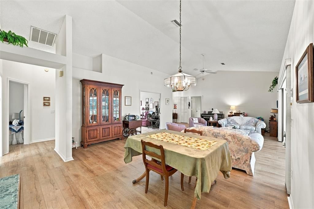 En Venta: $425,000 (3 camas, 2 baños, 1694 Pies cuadrados)