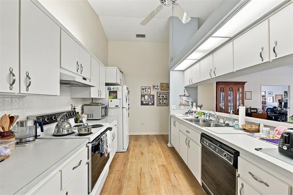 En Venta: $425,000 (3 camas, 2 baños, 1694 Pies cuadrados)
