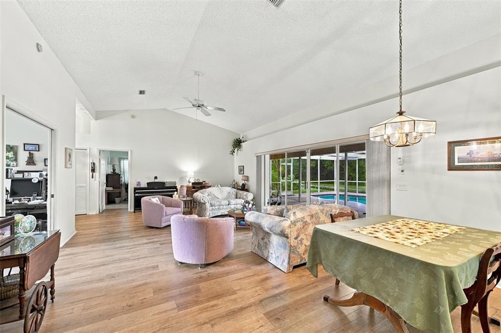 En Venta: $425,000 (3 camas, 2 baños, 1694 Pies cuadrados)