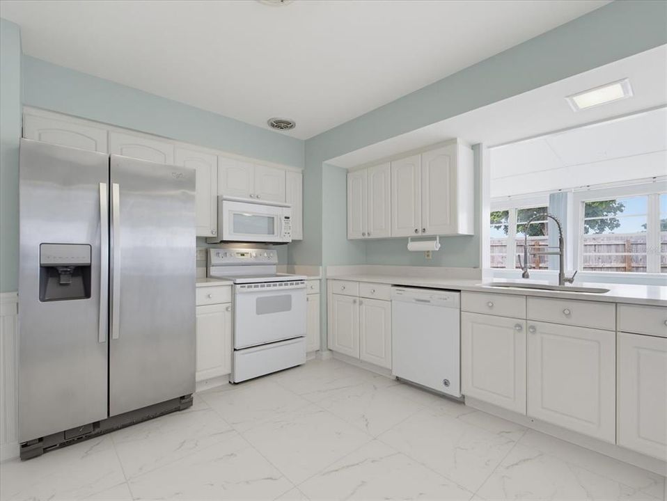 For Sale: $349,000 (2 beds, 2 baths, 1588 Square Feet)