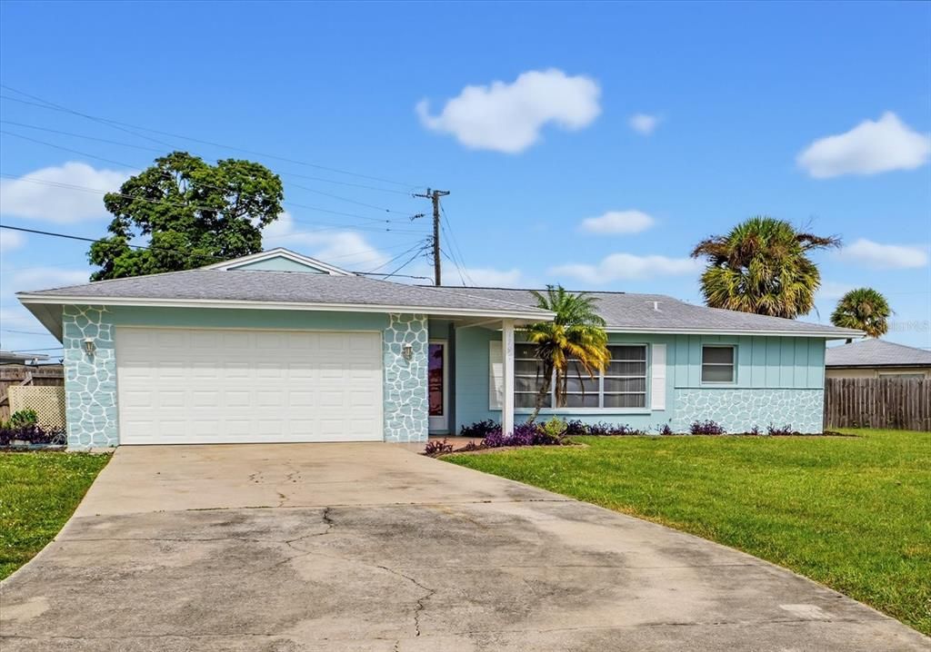 For Sale: $349,000 (2 beds, 2 baths, 1588 Square Feet)