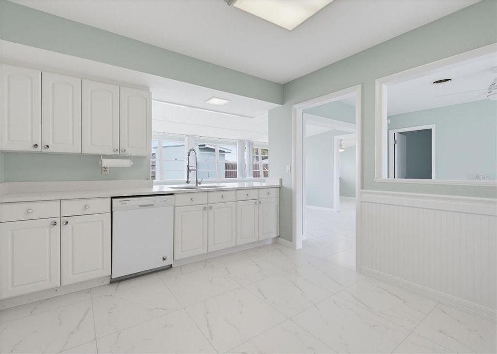 For Sale: $349,000 (2 beds, 2 baths, 1588 Square Feet)