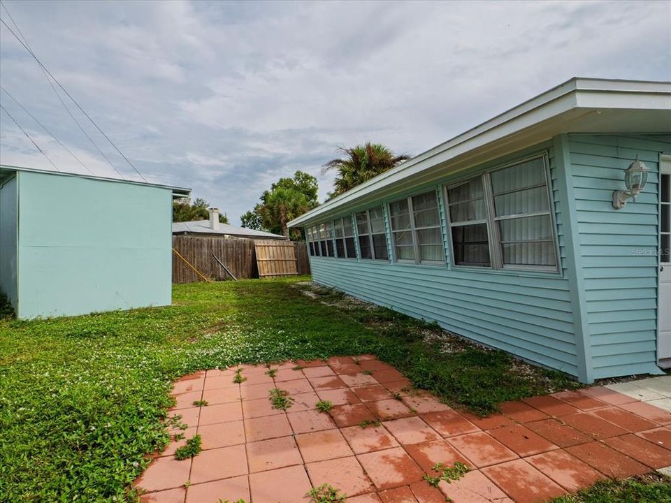 For Sale: $349,000 (2 beds, 2 baths, 1588 Square Feet)