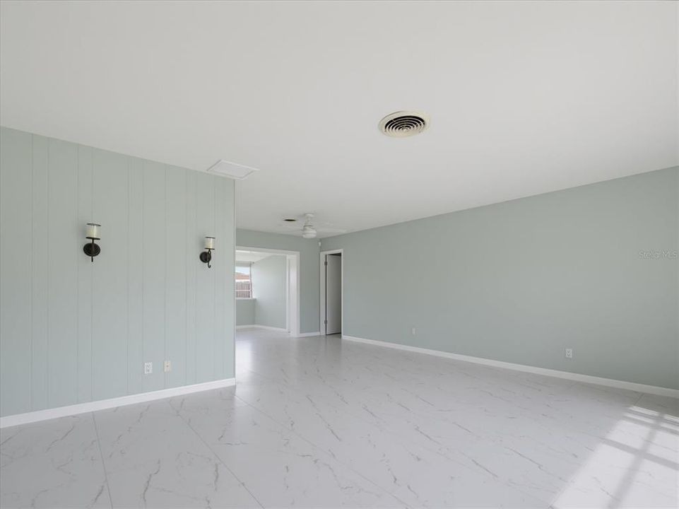 For Sale: $349,000 (2 beds, 2 baths, 1588 Square Feet)