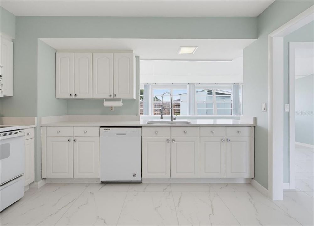 For Sale: $349,000 (2 beds, 2 baths, 1588 Square Feet)