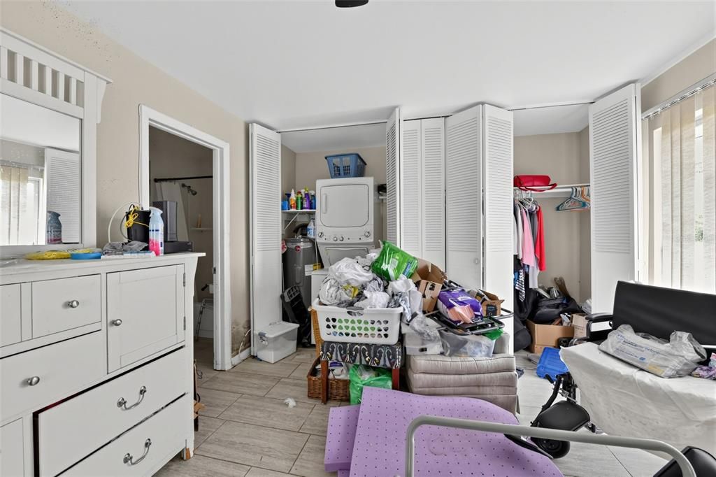 For Sale: $80,000 (1 beds, 1 baths, 800 Square Feet)