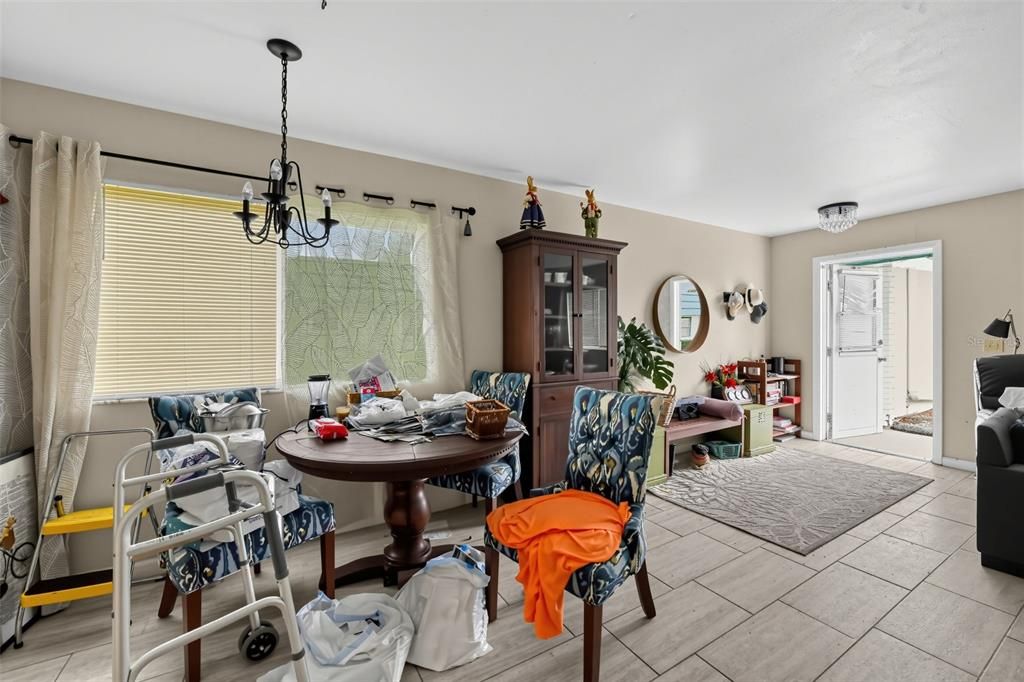 For Sale: $80,000 (1 beds, 1 baths, 800 Square Feet)