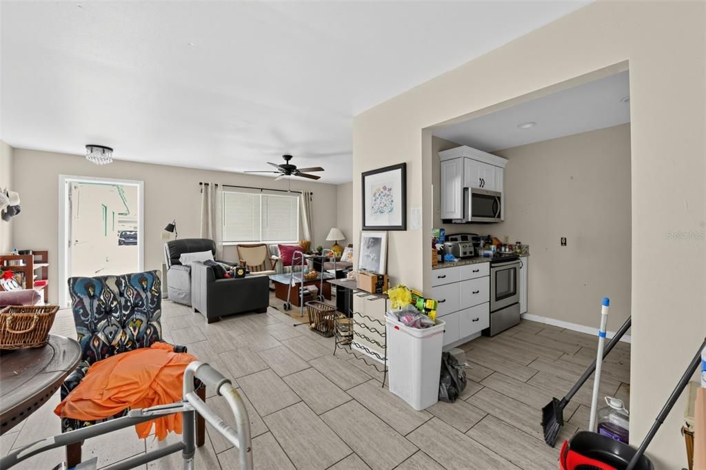 For Sale: $80,000 (1 beds, 1 baths, 800 Square Feet)