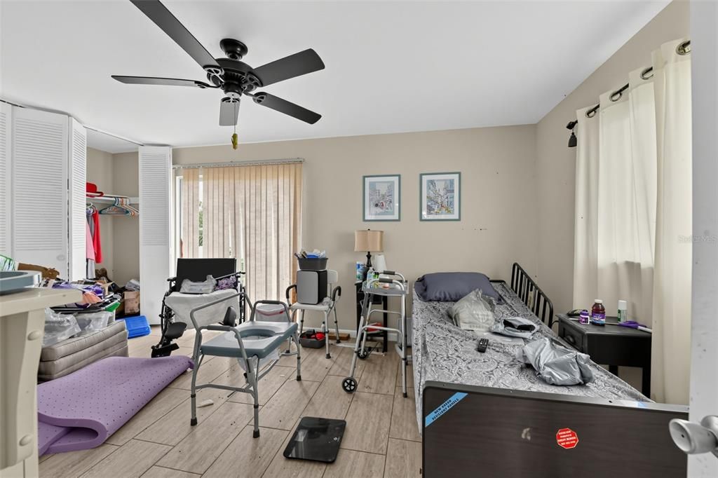For Sale: $80,000 (1 beds, 1 baths, 800 Square Feet)