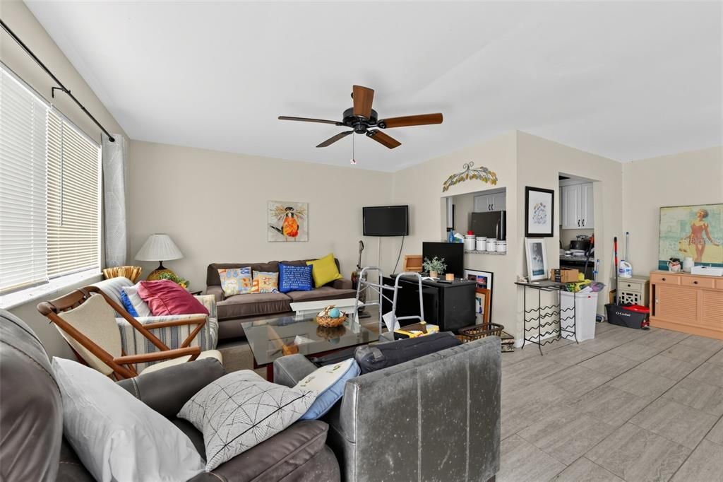 For Sale: $80,000 (1 beds, 1 baths, 800 Square Feet)