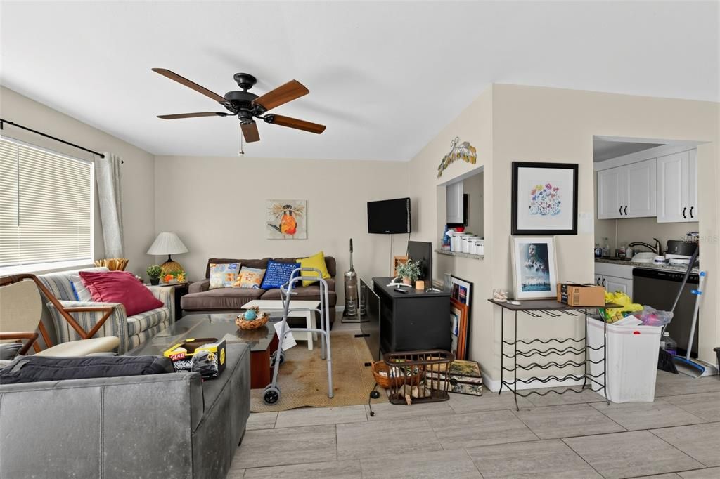 For Sale: $80,000 (1 beds, 1 baths, 800 Square Feet)