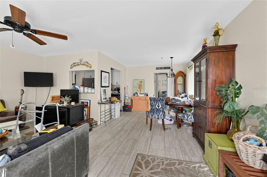 For Sale: $80,000 (1 beds, 1 baths, 800 Square Feet)