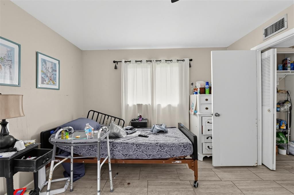 For Sale: $80,000 (1 beds, 1 baths, 800 Square Feet)