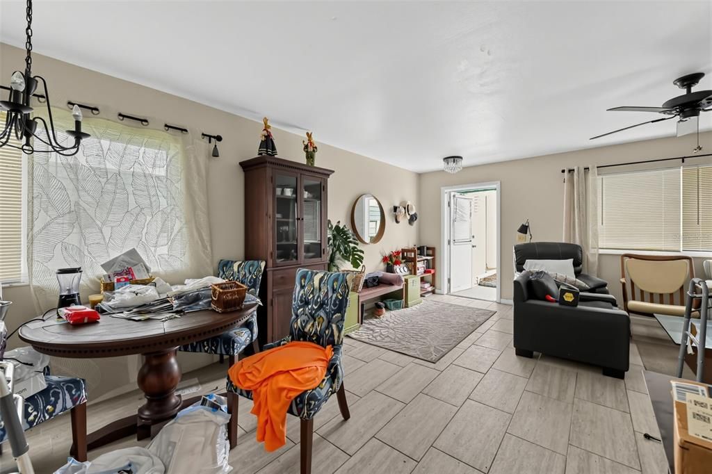 For Sale: $80,000 (1 beds, 1 baths, 800 Square Feet)