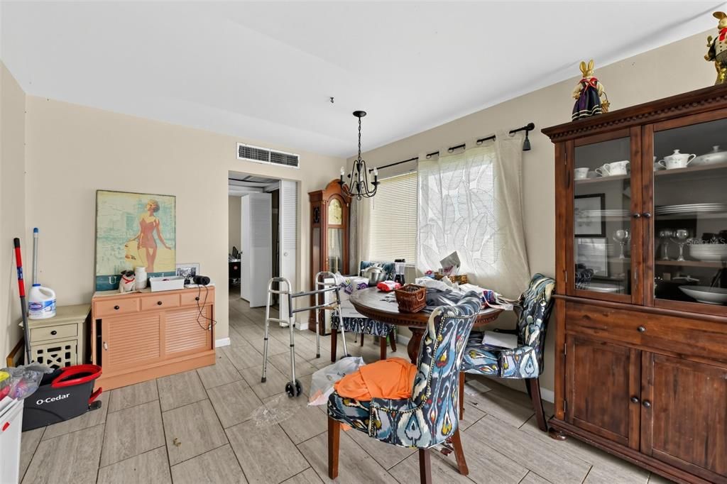 For Sale: $80,000 (1 beds, 1 baths, 800 Square Feet)