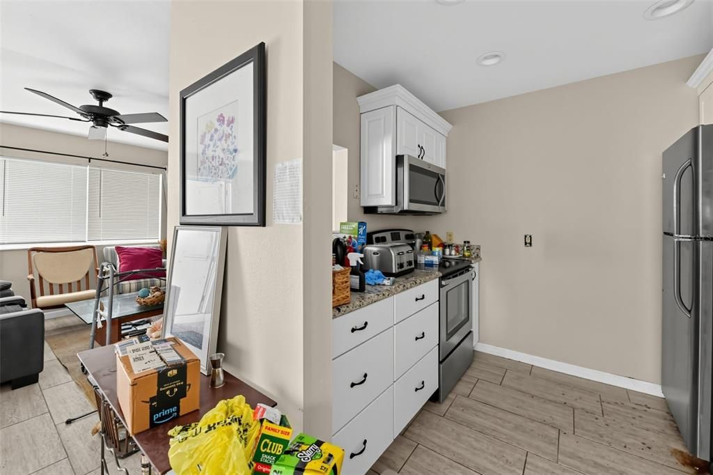 For Sale: $80,000 (1 beds, 1 baths, 800 Square Feet)