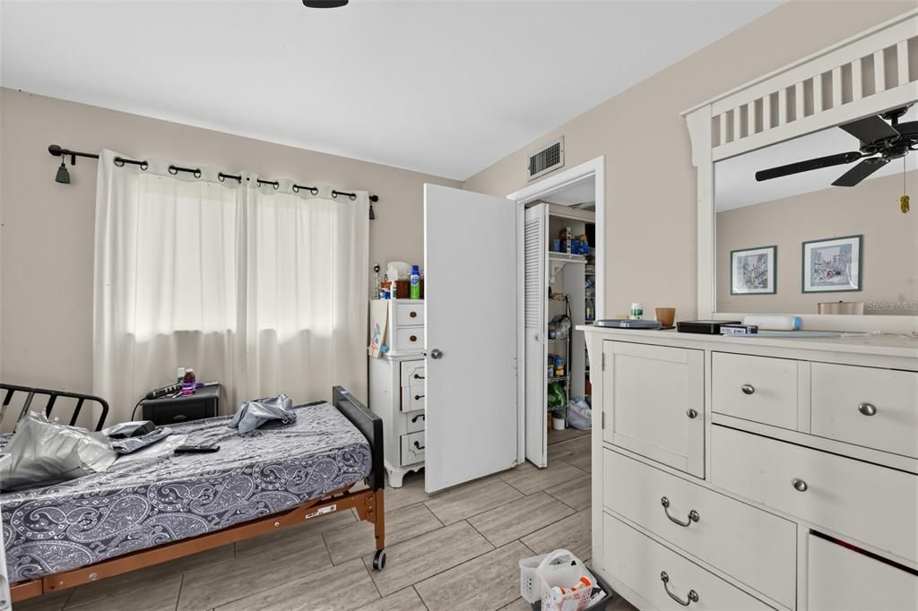 For Sale: $80,000 (1 beds, 1 baths, 800 Square Feet)