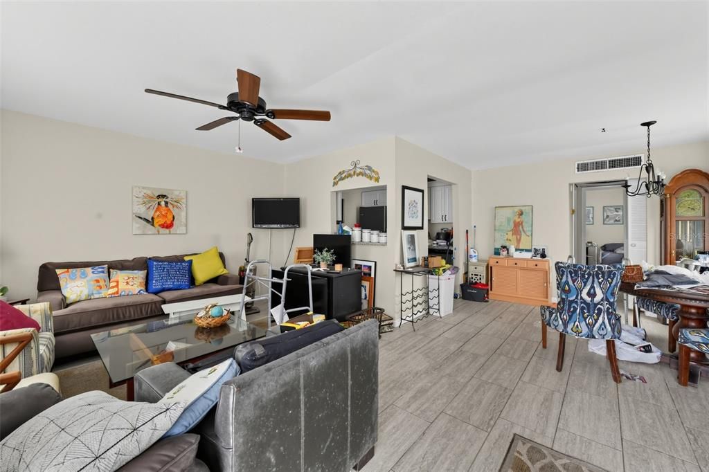 For Sale: $80,000 (1 beds, 1 baths, 800 Square Feet)