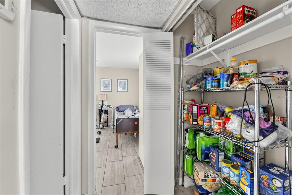 For Sale: $80,000 (1 beds, 1 baths, 800 Square Feet)