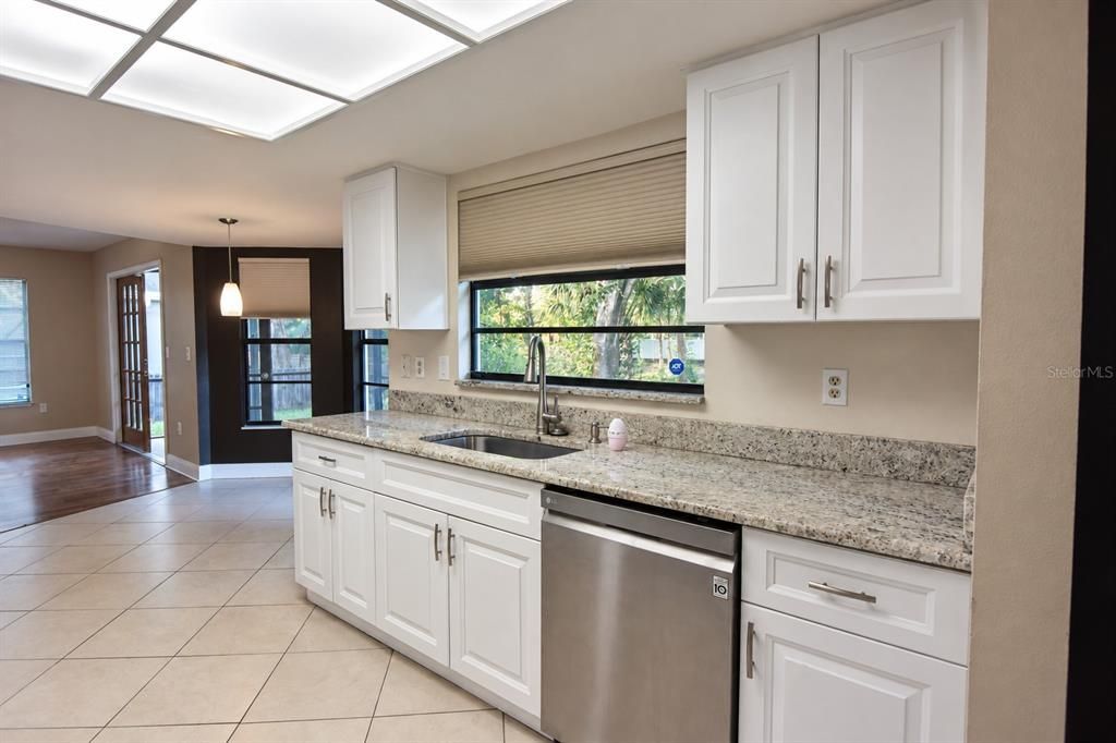 For Sale: $319,000 (3 beds, 2 baths, 1648 Square Feet)