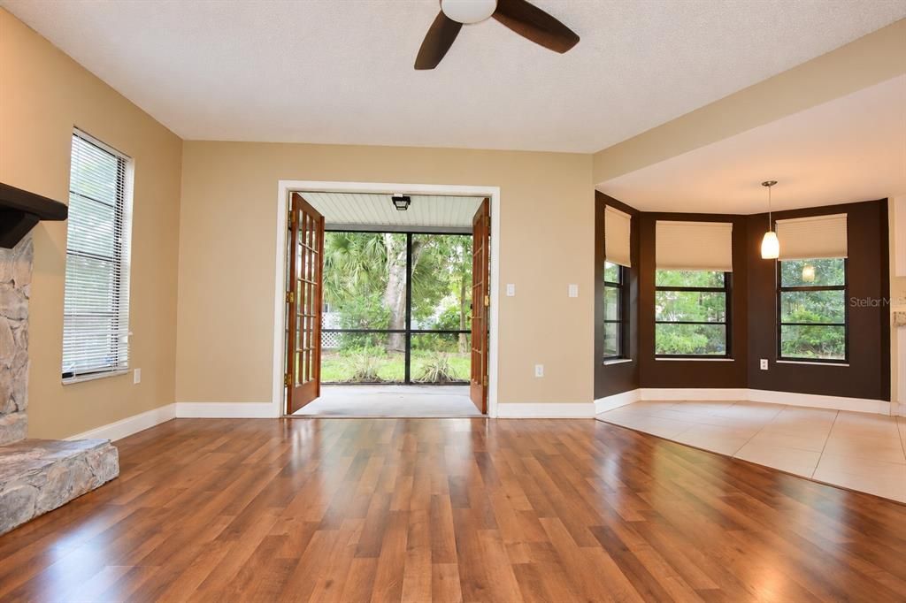 For Sale: $319,000 (3 beds, 2 baths, 1648 Square Feet)