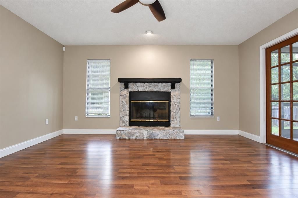 For Sale: $319,000 (3 beds, 2 baths, 1648 Square Feet)