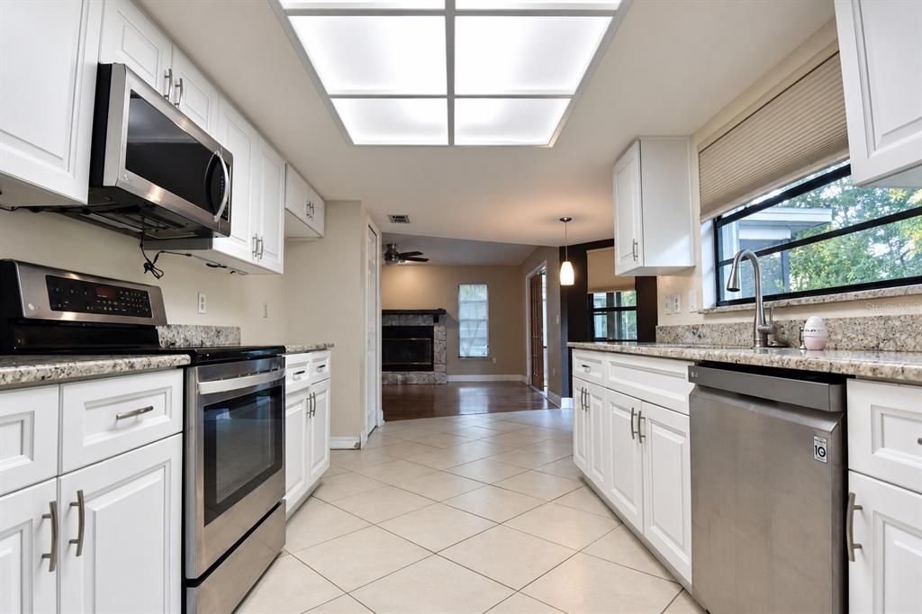 For Sale: $319,000 (3 beds, 2 baths, 1648 Square Feet)