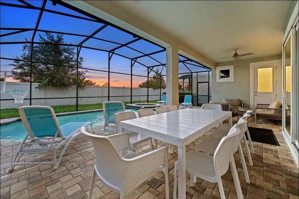 For Sale: $799,000 (9 beds, 6 baths, 4828 Square Feet)