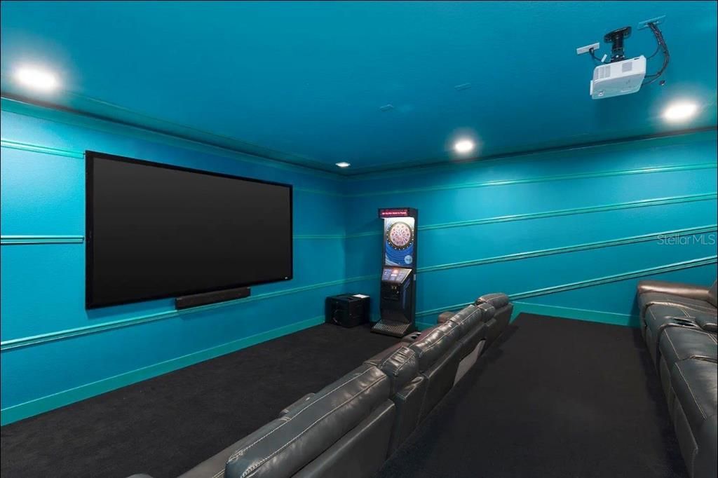 For Sale: $799,000 (9 beds, 6 baths, 4828 Square Feet)