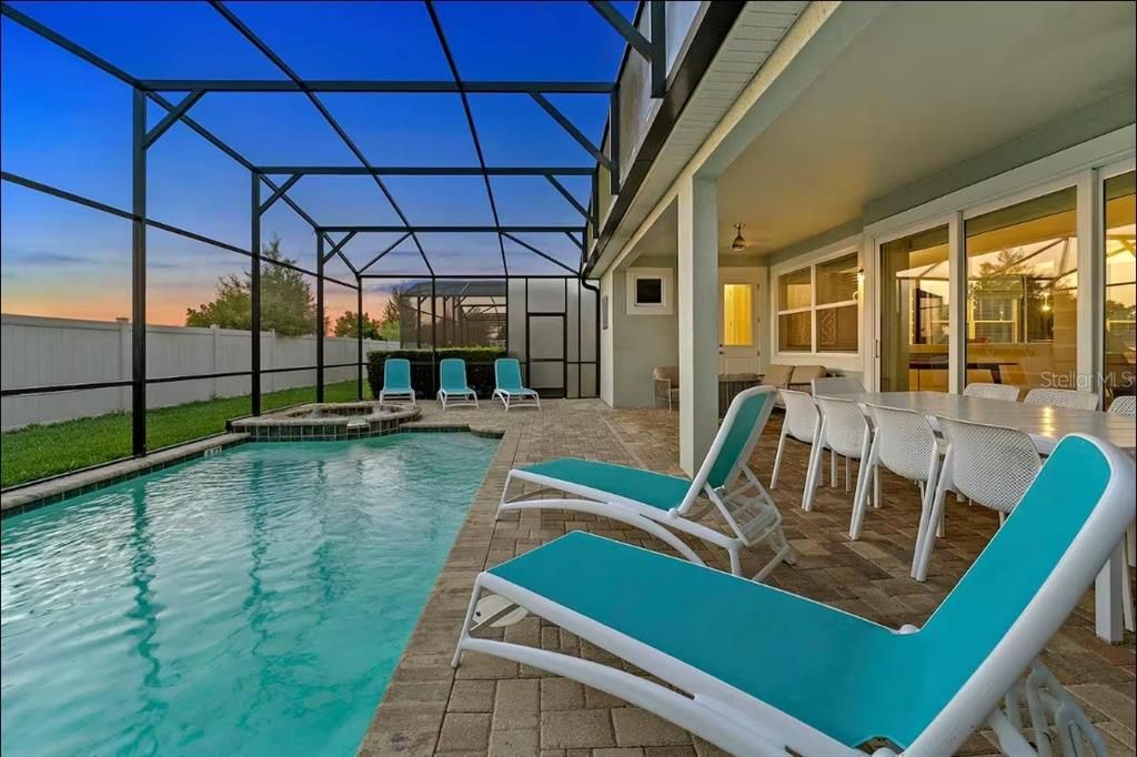 For Sale: $799,000 (9 beds, 6 baths, 4828 Square Feet)