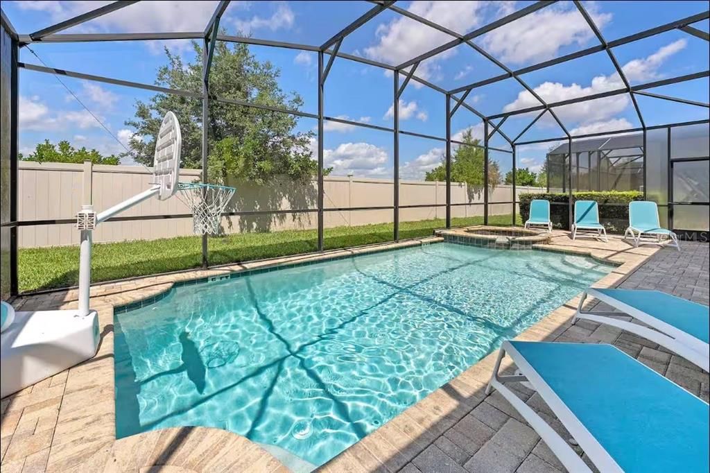 For Sale: $799,000 (9 beds, 6 baths, 4828 Square Feet)