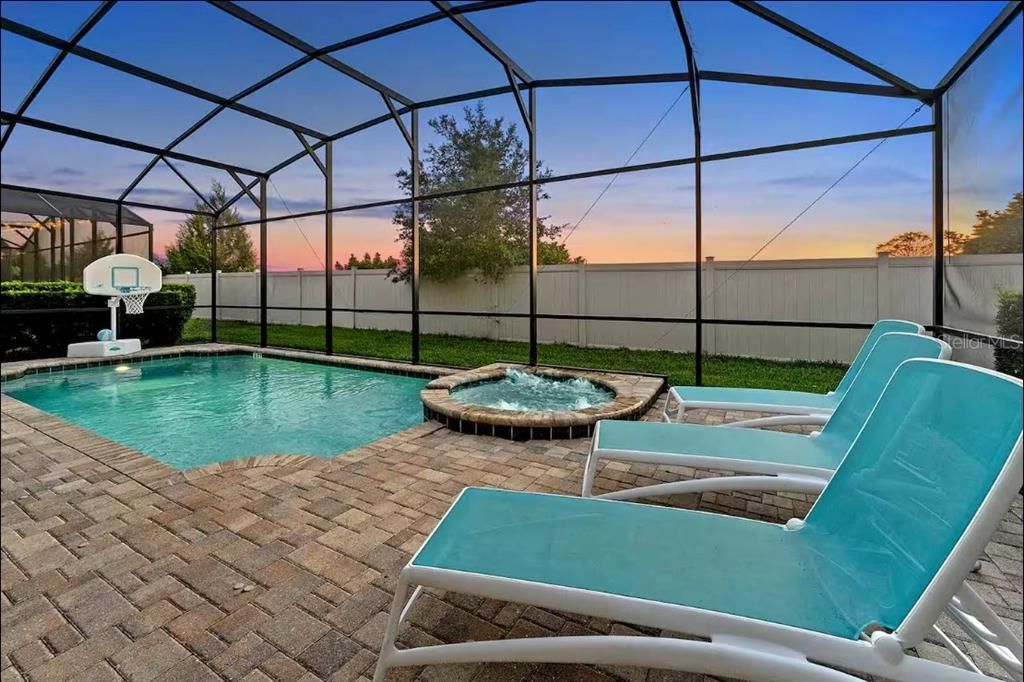 For Sale: $799,000 (9 beds, 6 baths, 4828 Square Feet)