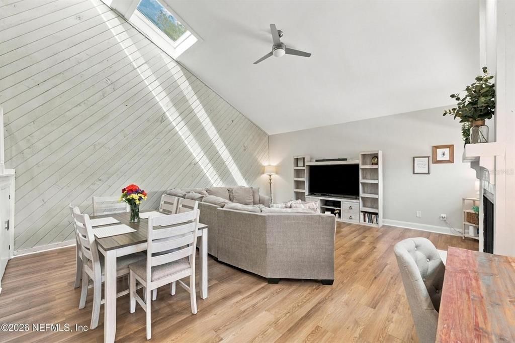 For Sale: $380,000 (3 beds, 3 baths, 1631 Square Feet)
