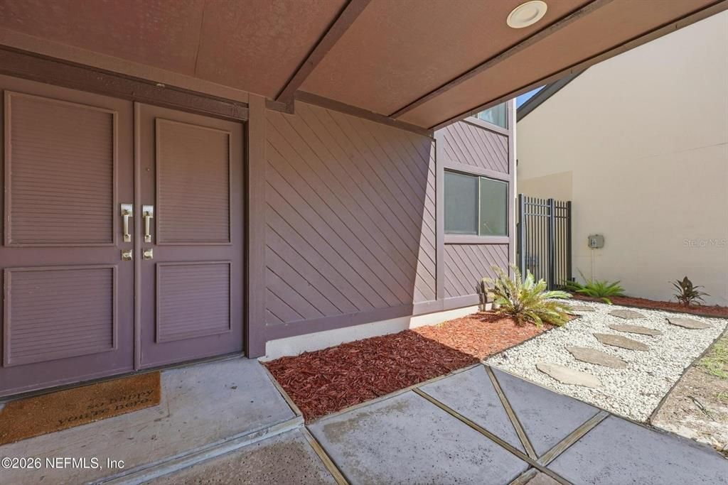 For Sale: $380,000 (3 beds, 3 baths, 1631 Square Feet)