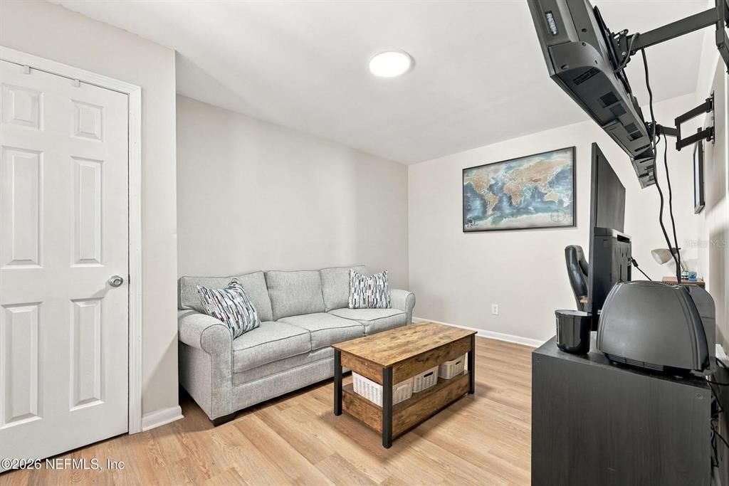 For Sale: $380,000 (3 beds, 3 baths, 1631 Square Feet)